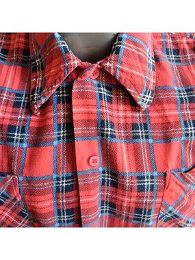 True Vintage Men's Medium Flannel Shirt Compass Red Plaid Button-Up 80's Skater